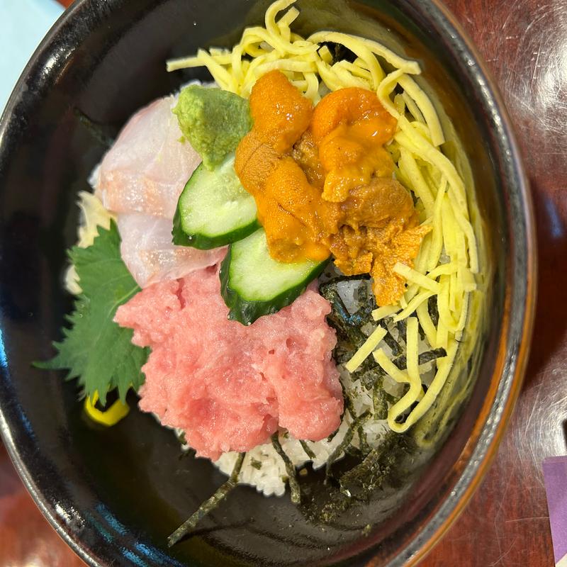 生うに平目なかおち丼(さかり寿司)