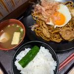 目玉焼き焼きそば