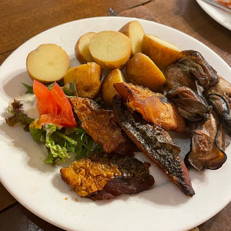 シーフードの燻製盛り合わせ(クロヒゲシーフードシーフード)