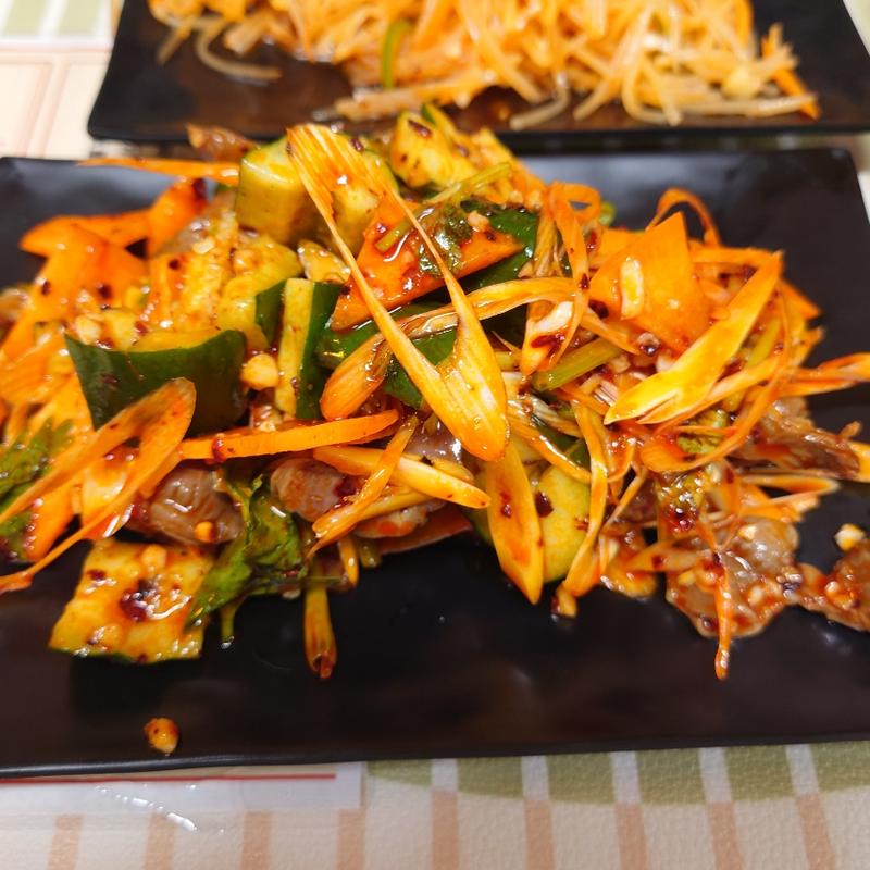 砂肝とキュウリ和え(鑫燃麻辣烫烧烤刀削面火锅)