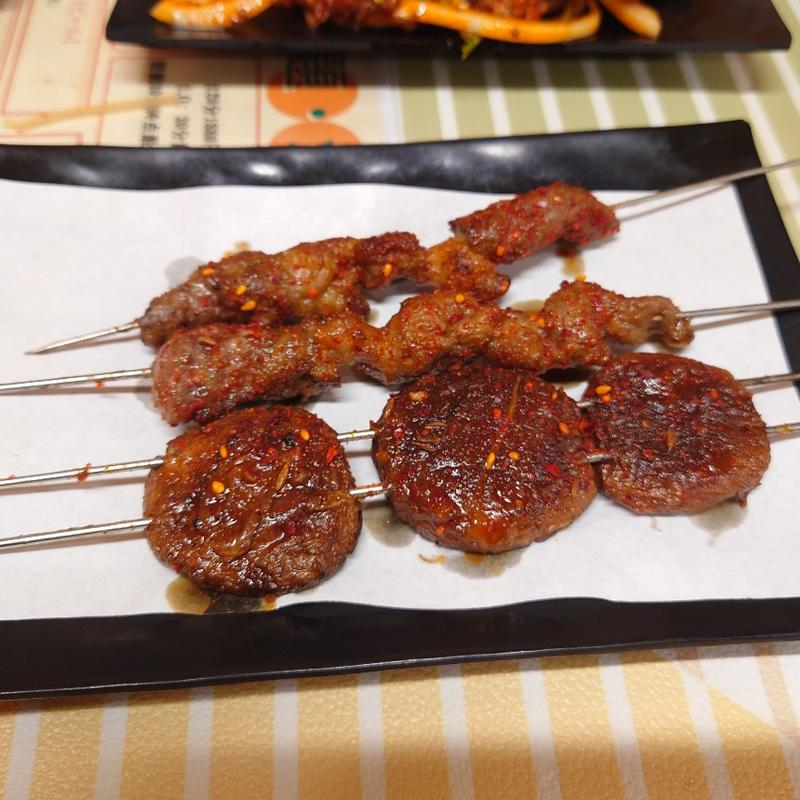 シイタケ串焼き(鑫燃麻辣烫烧烤刀削面火锅)