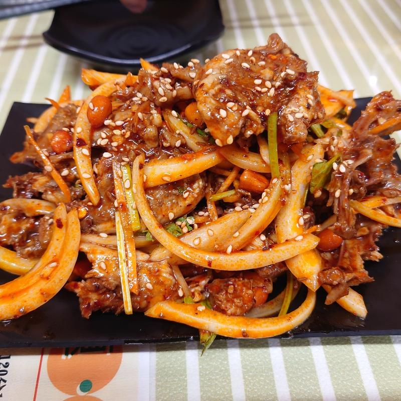 鶏がら和え(鑫燃麻辣烫烧烤刀削面火锅)