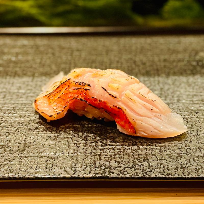 金目鯛炙り(廻転鮨 銀座おのでら 息子渋谷店)