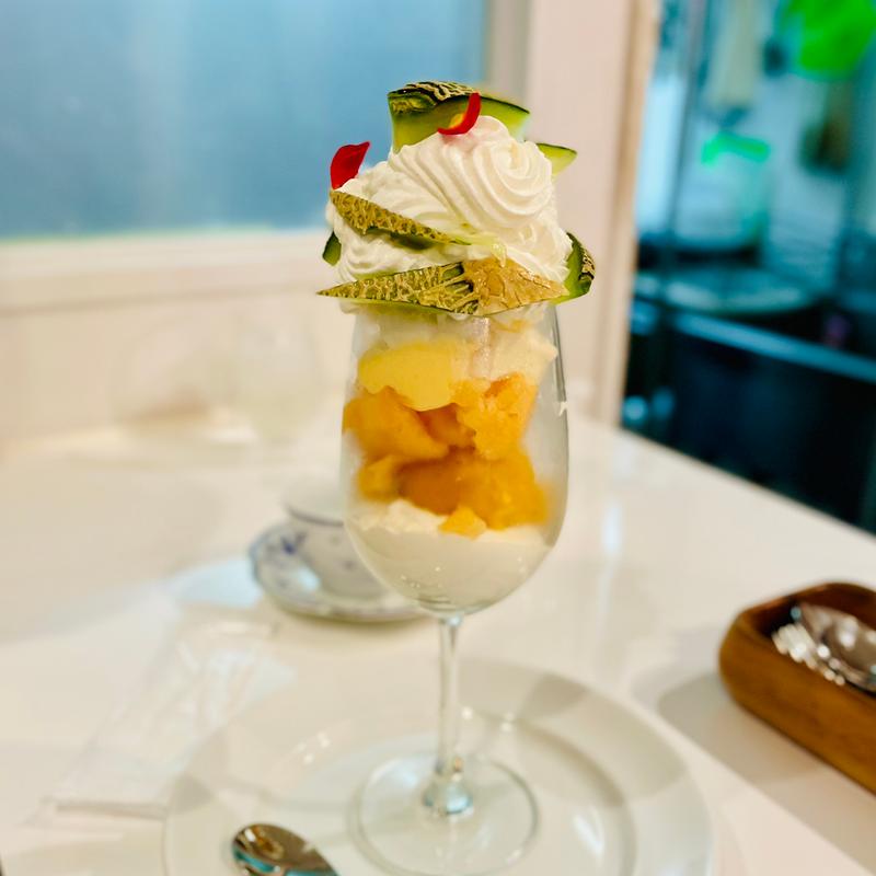 トロピカルとメロンのパフェ(アトリエ コータ)
