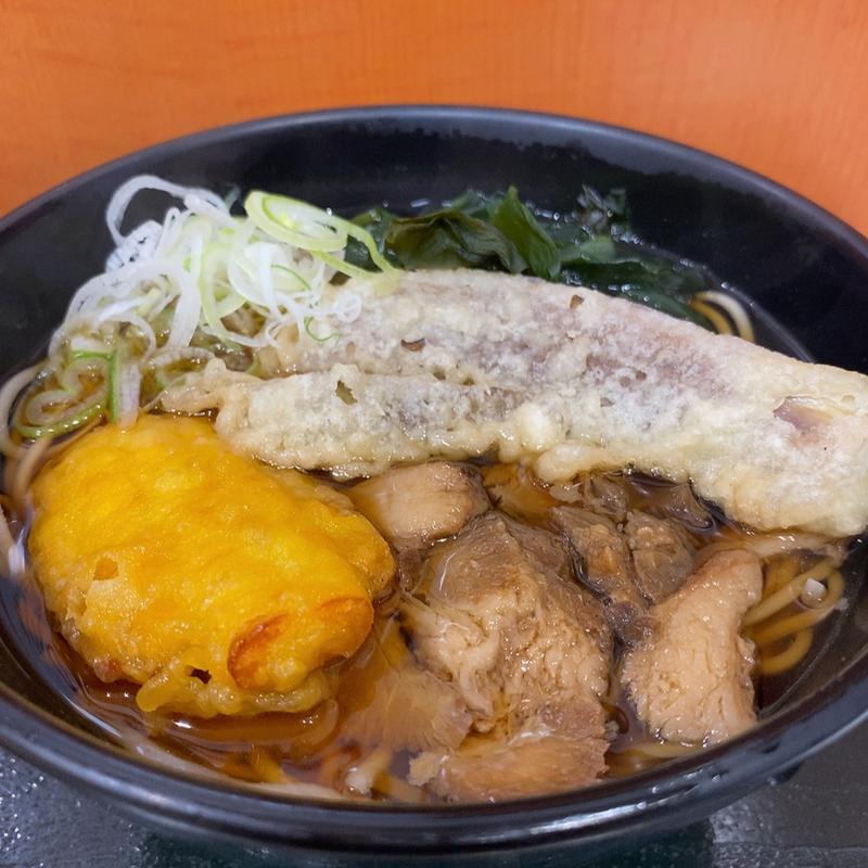 豚チャーシューと夏野菜天そば(箱根そば 豊洲店 )