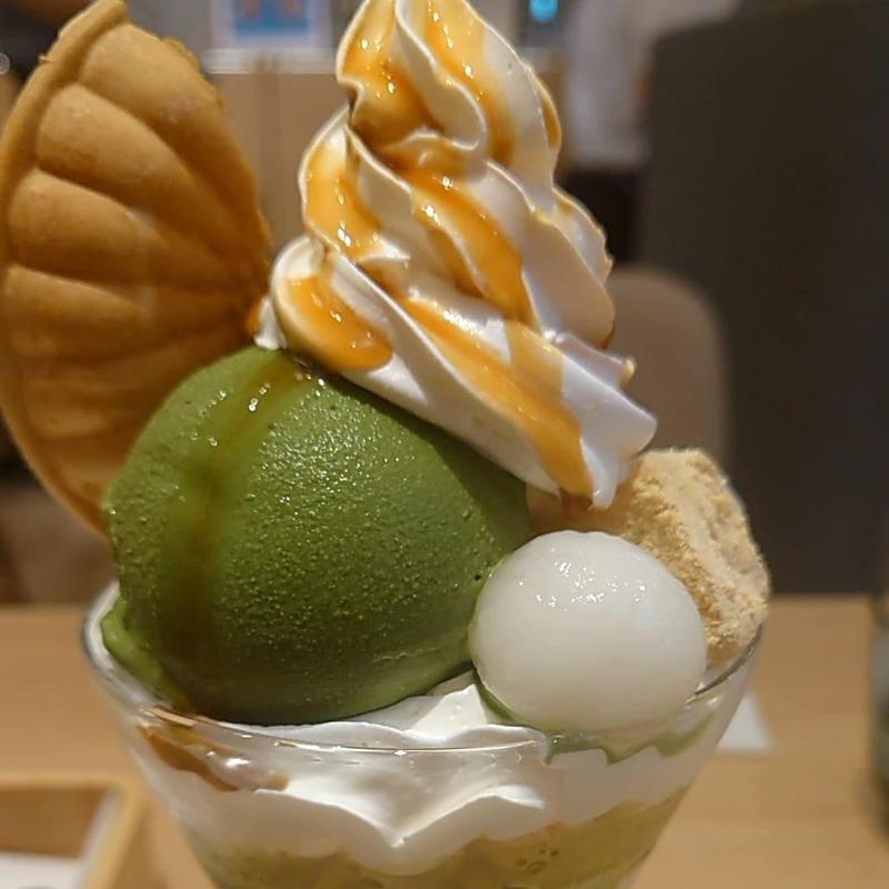 抹茶きな粉わらび餅パフェ(からふね屋CAFE あべのキューズモール店)