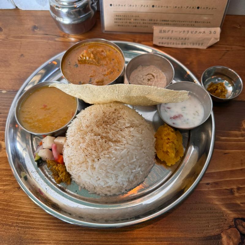 バターチキンカレー＋グリーンチリピクルス(さんぼんぎ)