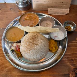 バターチキンカレー＋グリーンチリピクルス(さんぼんぎ)