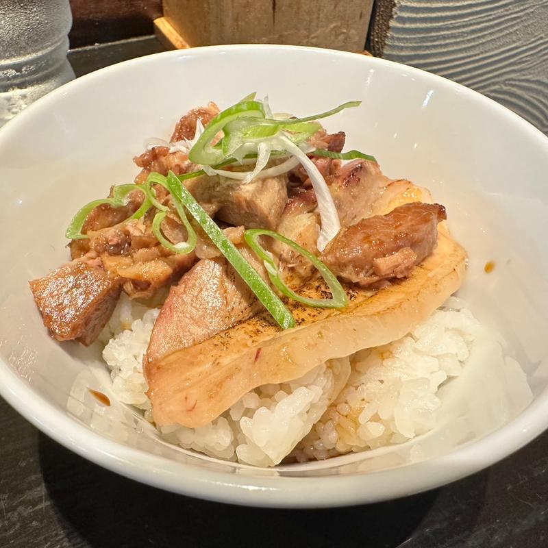 肉だくチャーシュー丼(柳麺まる重)