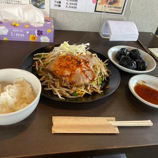 汁無し台湾らーめん+餃子セット(餃子4個、ミニライス)(金まる餃子)