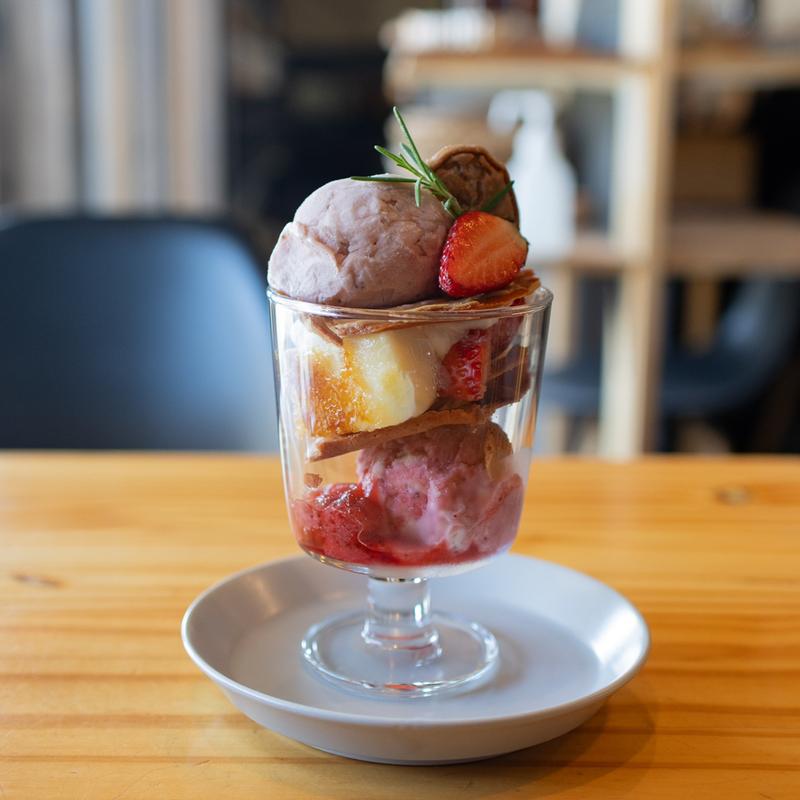 いちごパフェ(シェアカフェcobatoto)