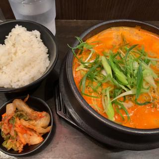 ホルモンラーメン(赤)(ホルモンらーめん8910 西麻布店)