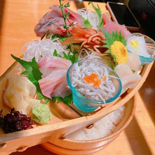 えのしま舟盛り海鮮丼(江ノ島おさかなセンター)