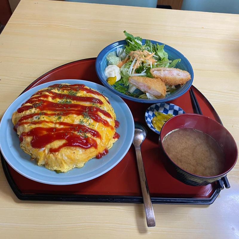 オムライスとエビカツセット(多満利屋きらく)
