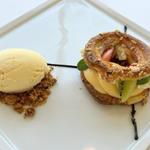 パリブレストバニラアイスを添えて