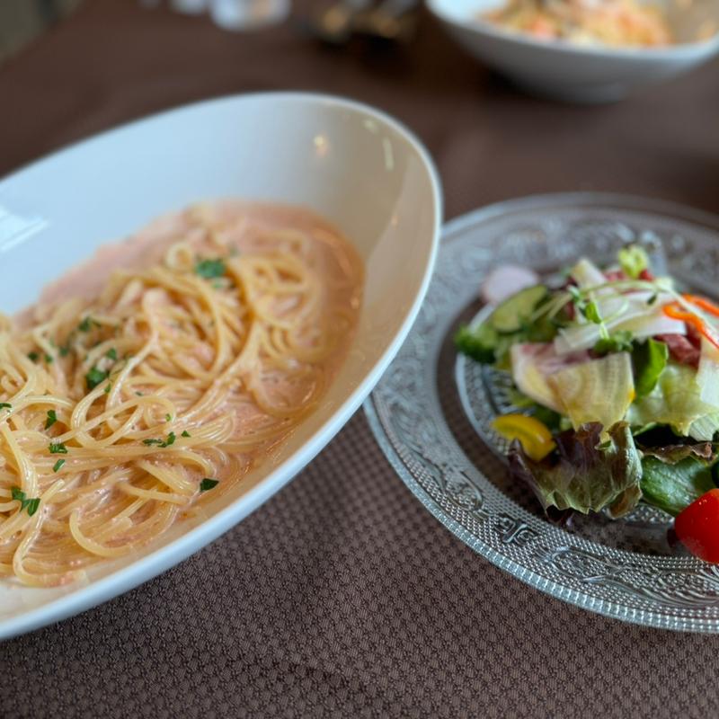 めんたいクリームソース(大盛り) サラダ、ドリンク付(スパゲッティリア くれーぷ )