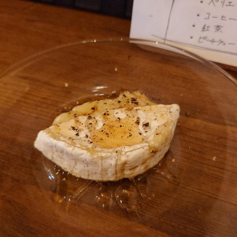 カマンベールチーズ炭火焼(Piccolo Bar Tigre （ティグレ）)