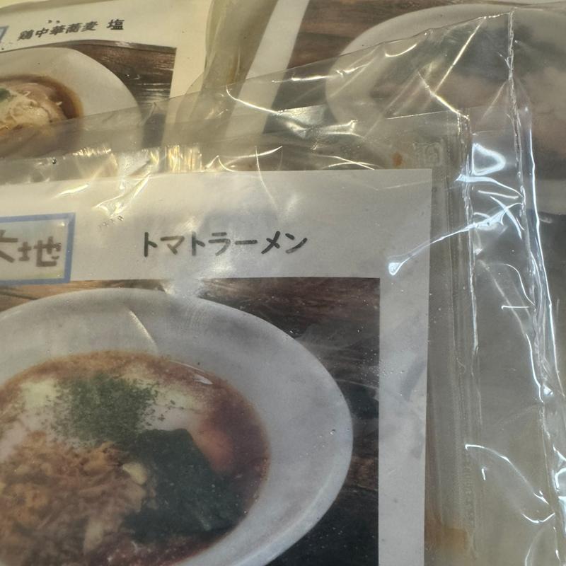 トマトラーメン 鶏中華蕎麦塩 濃厚サンマ煮干し蕎麦(麺や空と大地)