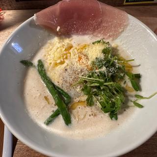 カルボナーラ(豚骨イタリアンラーメン伊太そば)