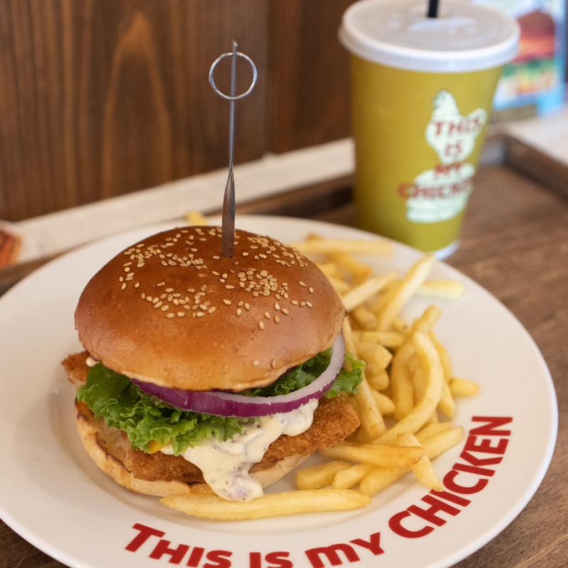 いぶりがっこタルタルのフィッシュバーガー(This is my CHICKEN)