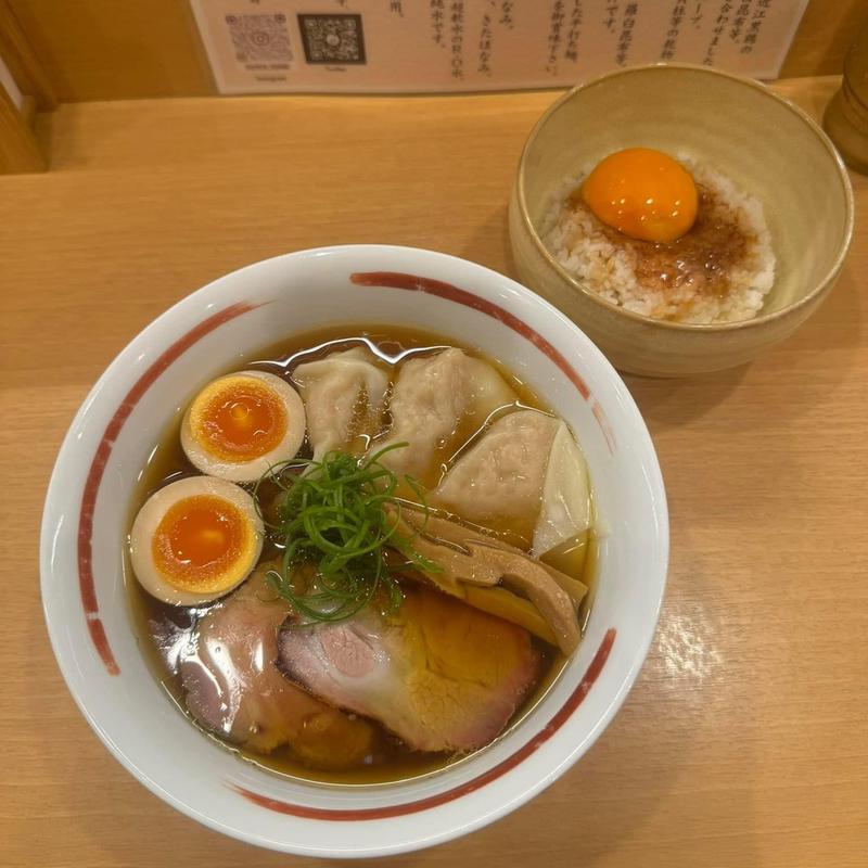 わんたん醤油らぁめん 卵かけめし(らぁめん 倉井)