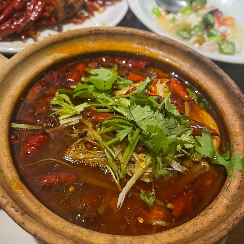 水煮牛肉(中国家常菜 燕郷房 （ヤンキョウファン）)