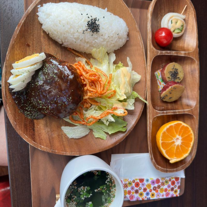 ハンバーグ定食(限定5食)(Parlor はらぺこ)