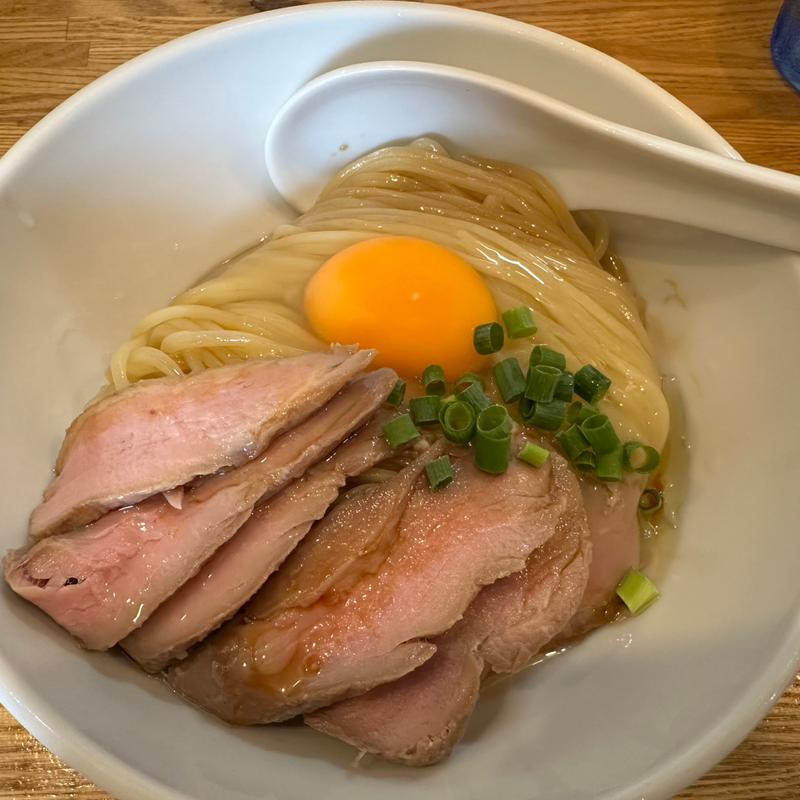 冷たい豚ヒレ肉のたまごかけめん(ぬまちゃんラーメン)