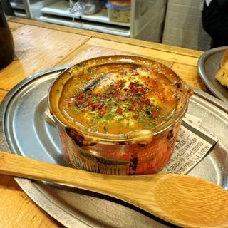 サバみそ缶チーズグラタン(大衆酒場 チャン栓チャン)