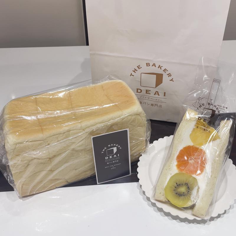 フルーツサンド&生食パン(デアイ・ザ・ベーカリー & カフェ)