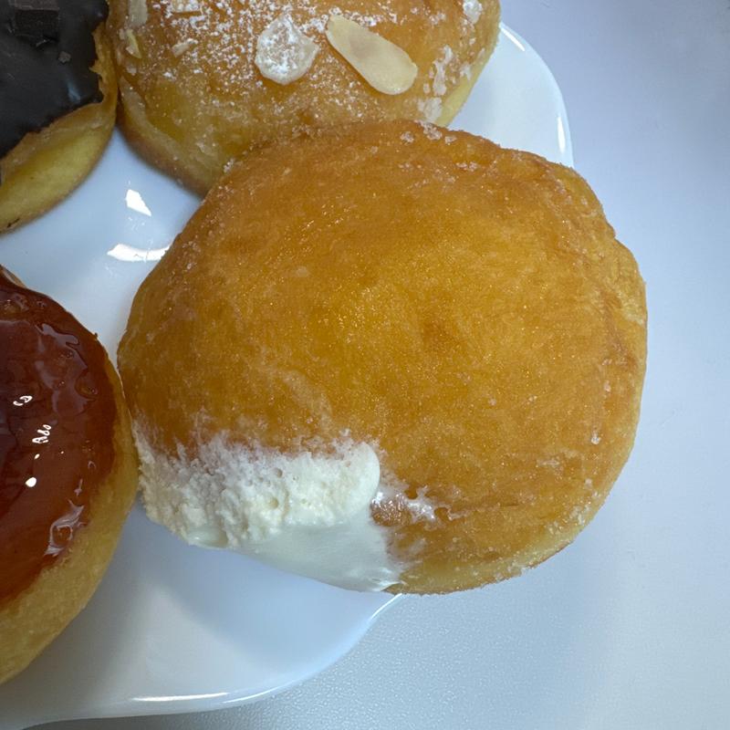 MILK WHIPPED DONUT(WARU WARU DONUT（ワルワルドーナツ）)