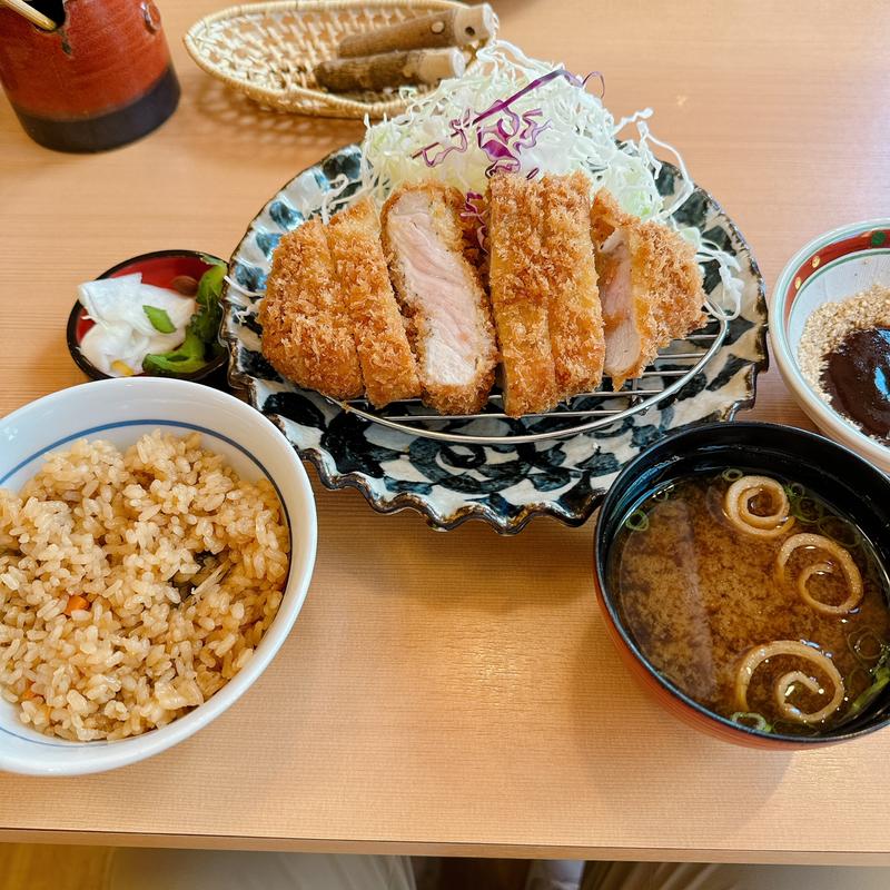 熟成ロースカツ膳180g(厚切りとんかつよし平 岩出中迫店)