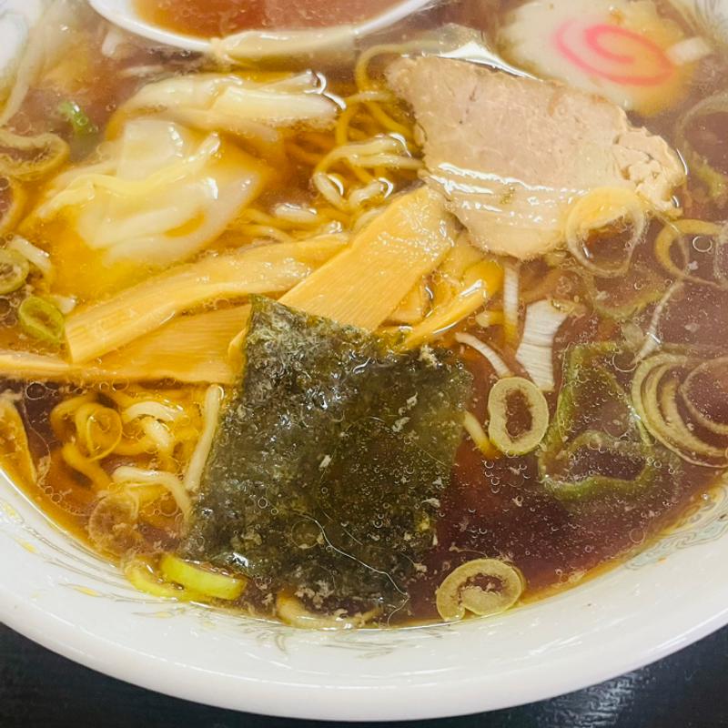 ワンタン麺(亀印うどん食堂)