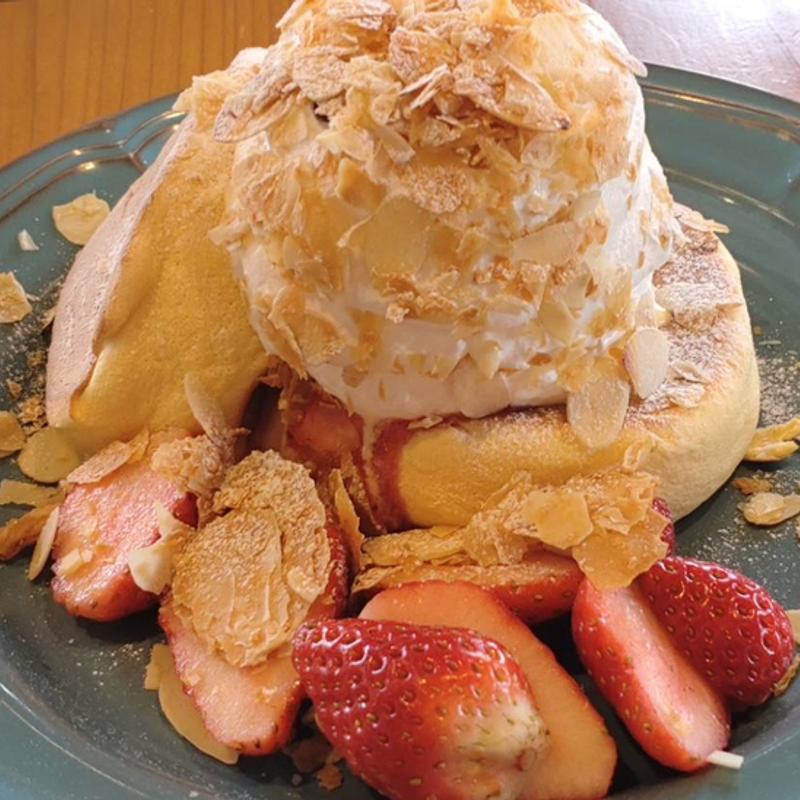 いちごのナポレオンパイパンケーキ(Espresso D Works 鹿嶋)