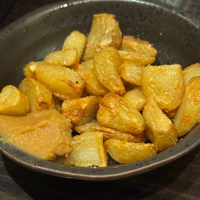 にんにく揚げ(炭火大衆酒場 やっとこ 大塚本店)