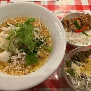 チャーンノーイ・ヌードルセット(ティーヌン横浜ランドマークプラザ 店)