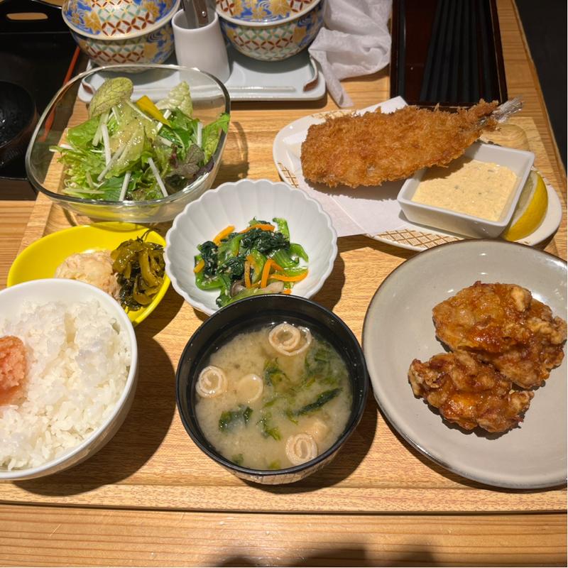 唐揚げとアジフライ定食(博多もつ鍋やまや 新横浜店)