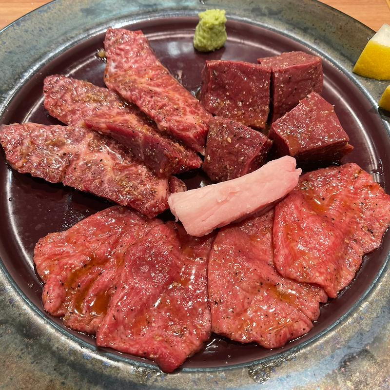 上タン・和牛ハラミ・ハツ(Yakiniku 名もなき名店へ 一切入魂一枚売り焼肉)