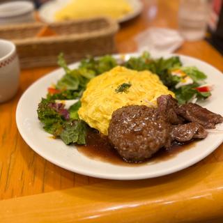 ハンバーグとひとくちステーキのオムライスプレート(卵と私 札幌アピア店)