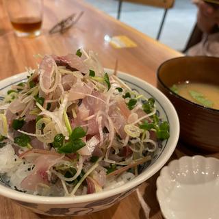 アジたたき丼(とんかつ小田保 場内店)