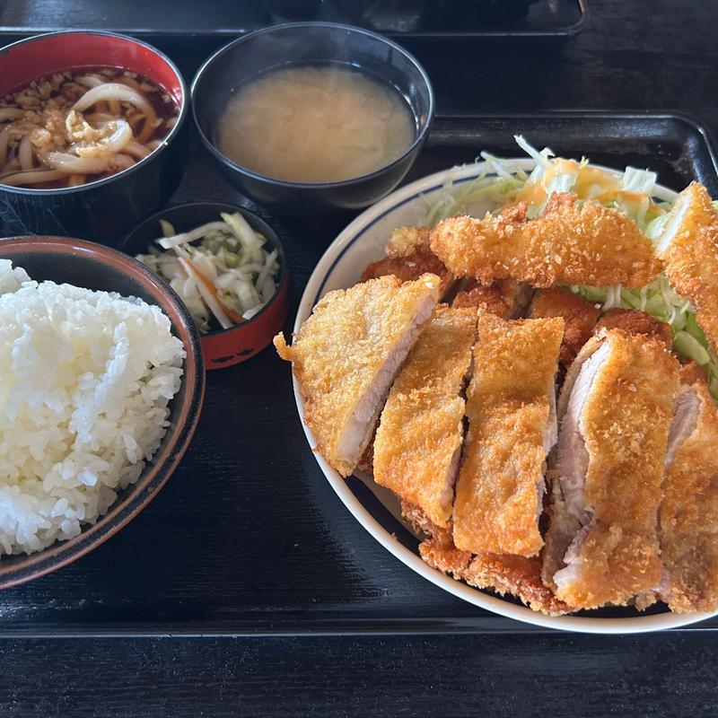 とんかつ＆チキンカツ＆イカフライの定食ご飯半分(古都)