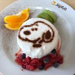 スヌーピーのヨーグルトホイップパンケーキ