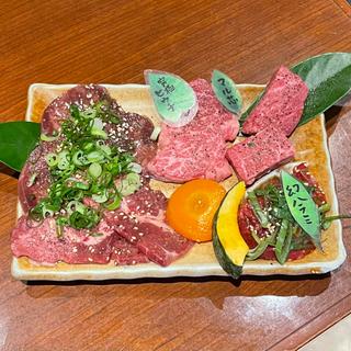 赤身盛り+幻ねぎ塩タン(和牛焼肉 布上本店)