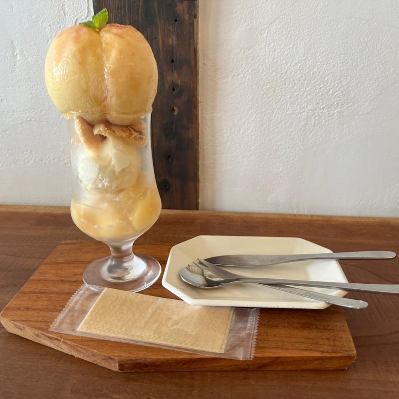 桃のパフェ(cafe hiyori)