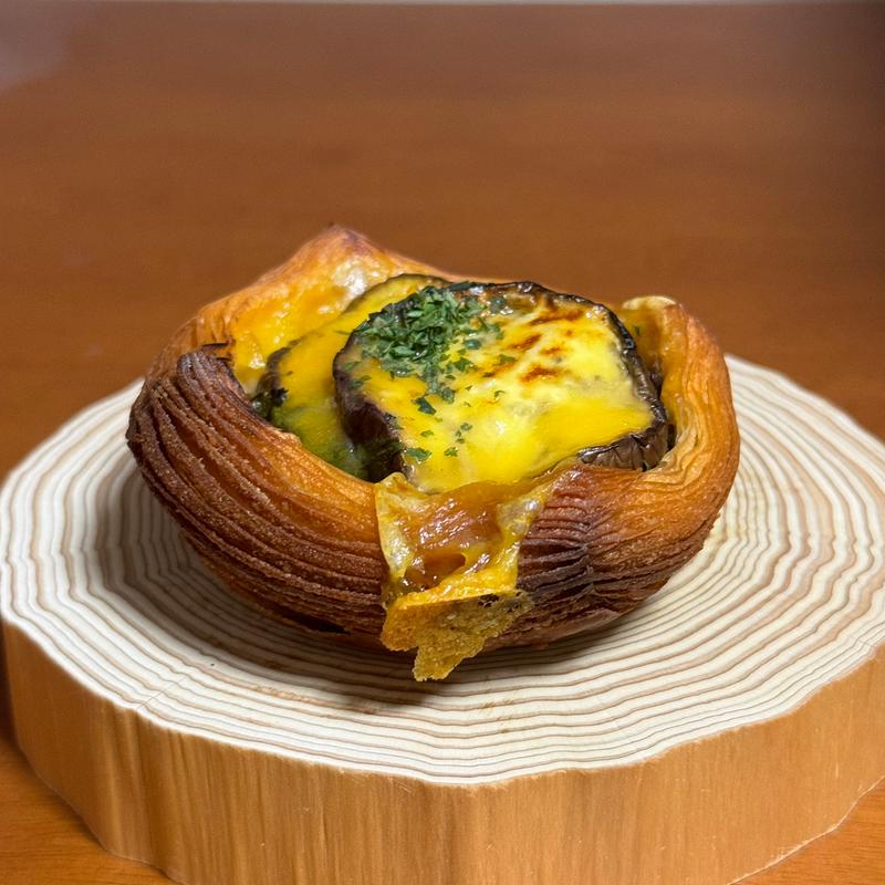 肉味噌とナスののクロワッサン(製パン 雅)