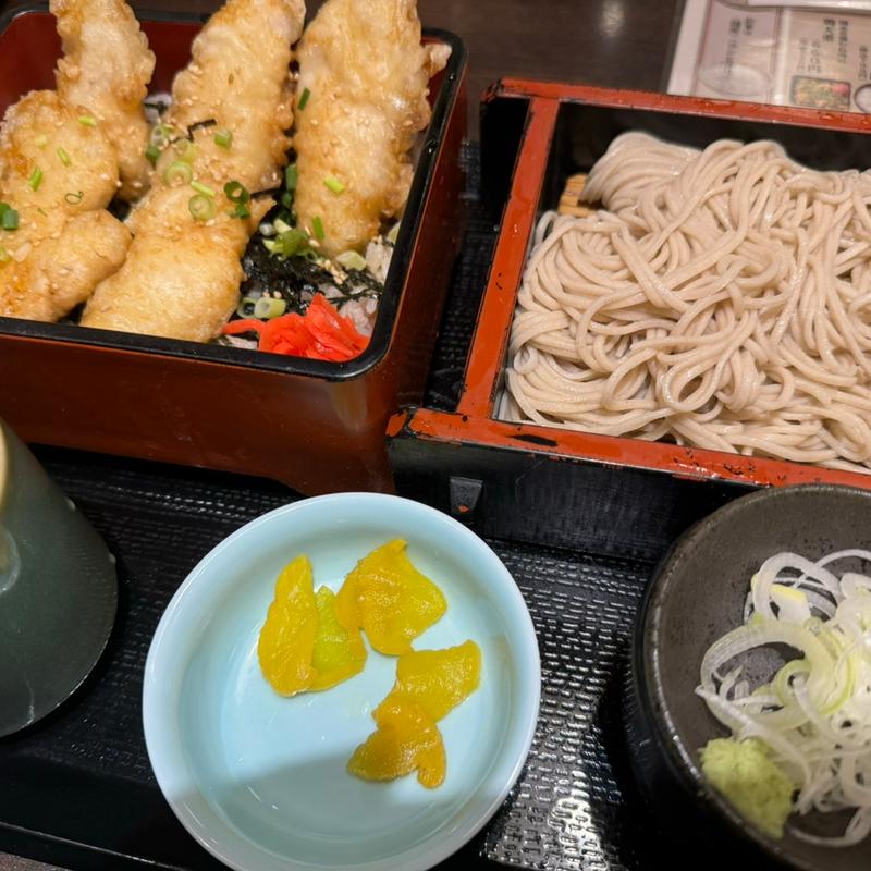 国産若鶏むね肉の鶏天重と蕎麦のセット(逸品庵虎ノ門店)