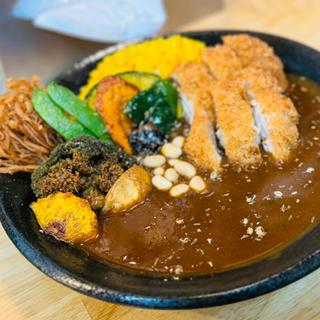 トンカツと野菜のカレー(カレーの吉田屋)