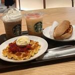 アメリカンワッフル バニラアイスと苺ソースのせ  
