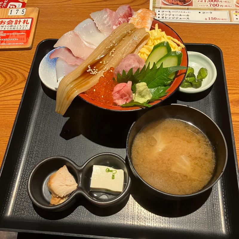 穴子一本入りはみ出し海鮮丼(三代目網元 魚鮮水産 泉大津駅店)