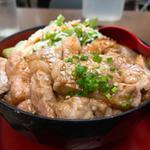 豚ロースステーキ丼　大盛り(ホルモンと創作料理 どん・ハート)